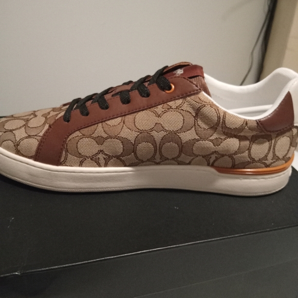 shoes - Picture 2 of 6